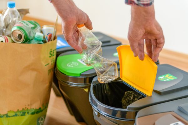 Zber elektroodpadu, nebezpečného odpadu, jedlých olejov a tukov