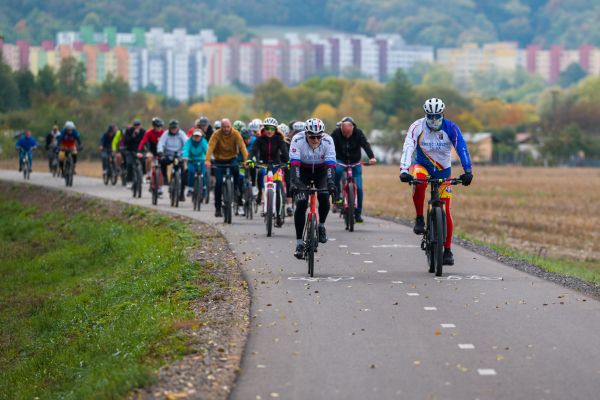 Hornonitrianska cyklomagistrála sa rozrástla o nový úsek. Spája Partizánske s Chalmovou